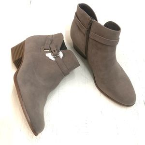 Women’s GIANI  BERNINI Dorii Stocked Heel Faux Suede Tan Ankle Boots Size 10.5 M